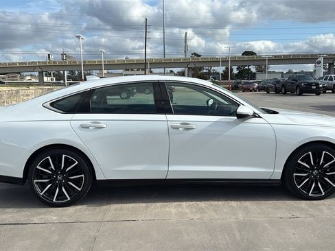 Used 2023 Honda Accord Touring image 8