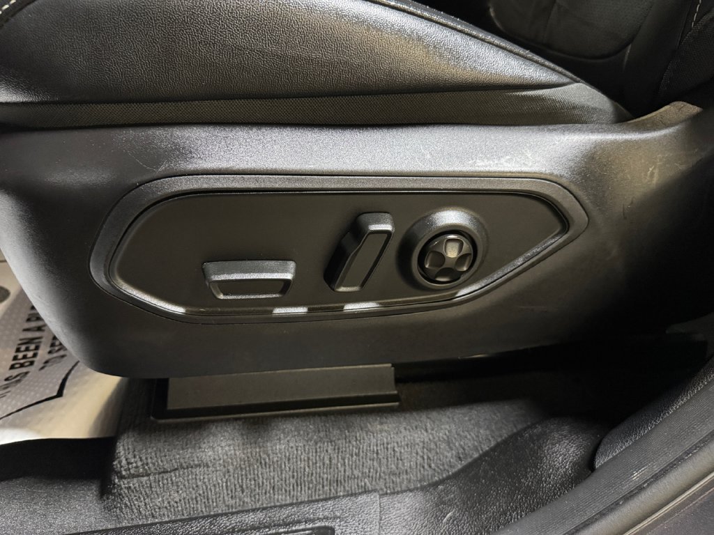 Used 2024 Jeep Grand Cherokee L Altitude AWD/4WD image 13