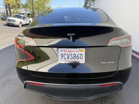 Used 2022 Tesla Model Y Long Range AWD/4WD image 9