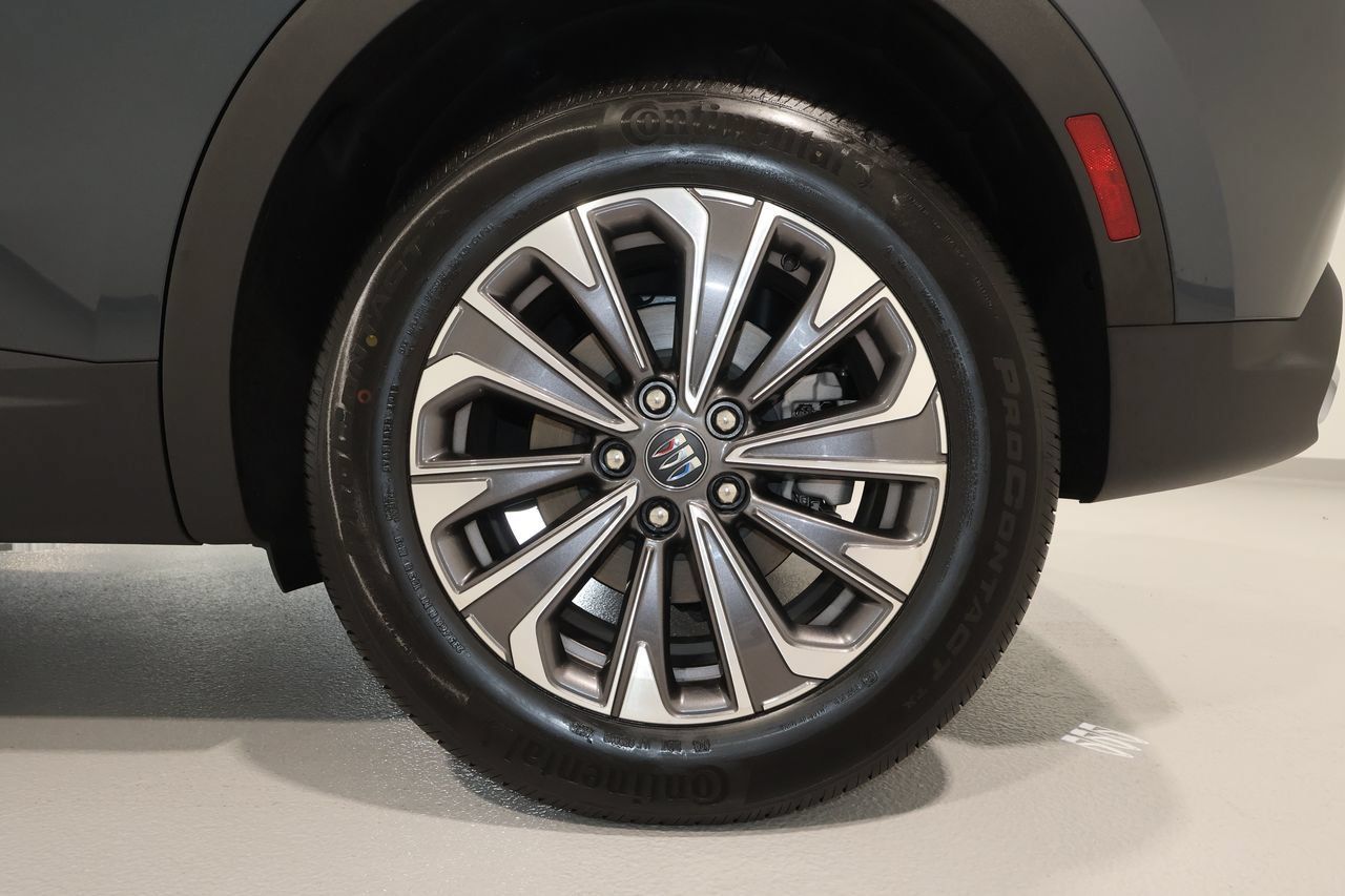 Certified 2026 Buick Envision Preferred AWD/4WD image 33