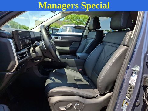 Used 2025 Hyundai Santa Fe SEL FWD image 13