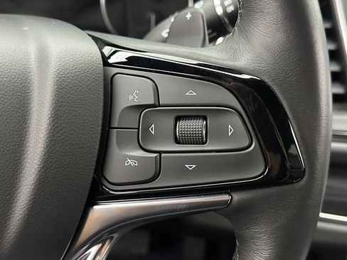 Used 2024 Buick Enclave Premium image 15