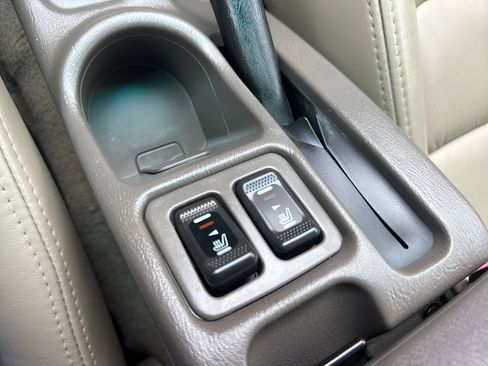 Used 2001 Subaru Outback Limited image 17