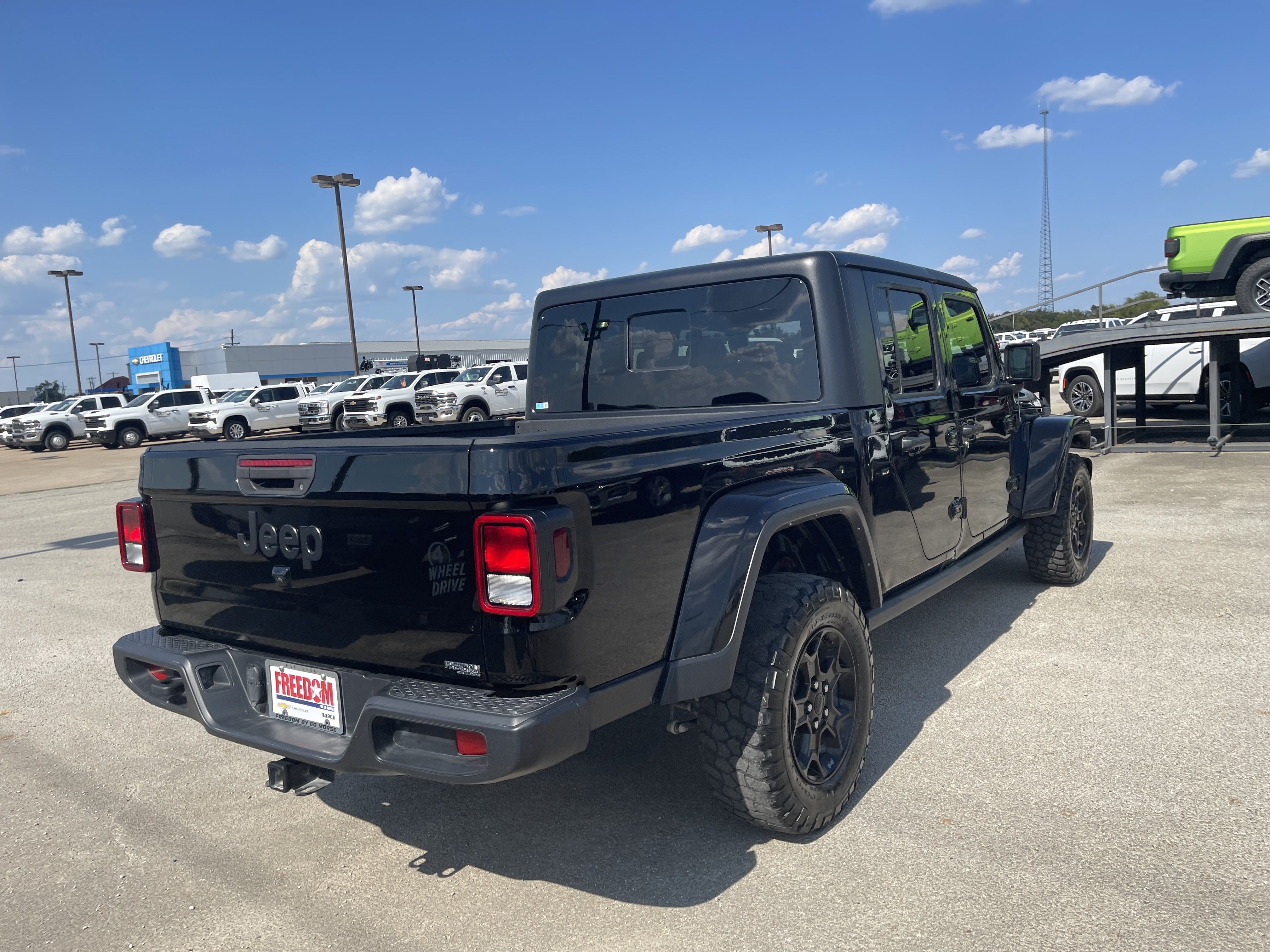 Used 2023 Jeep Gladiator Sport AWD/4WD image 4
