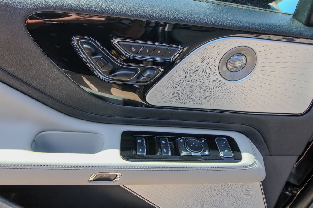 Used 2025 Lincoln Aviator Reserve w/ Equipment Group 201A AWD/4WD image 14