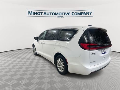 Certified 2023 Chrysler Pacifica Touring-L image 6