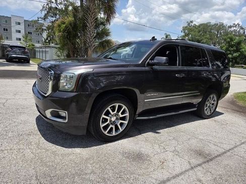 Used 2017 GMC Yukon Denali RWD image 3