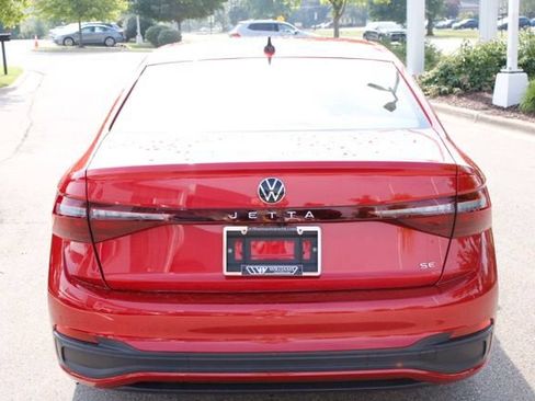 Used 2025 Volkswagen Jetta SE w/ Sunroof Package FWD image 4