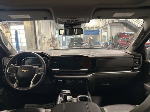 Used 2025 Chevrolet Silverado 1500 LTZ w/ LTZ Premium Package image 17