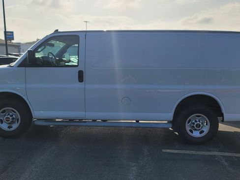 Used 2019 GMC Savana 2500 w/ Driver Convenience Package RWD image 3