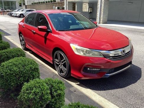 Used 2017 Honda Accord Sport image 2