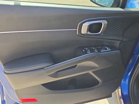 Certified 2022 Kia Sorento S FWD image 17