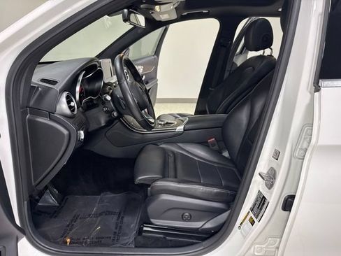 Used 2019 Mercedes-Benz GLC 300 4MATIC image 14
