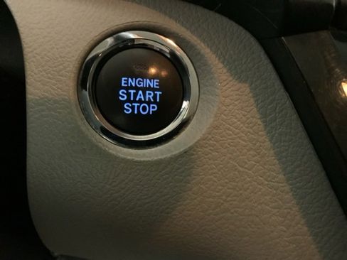 Used 2019 Toyota Sienna LE w/ LE Preferred Package image 20