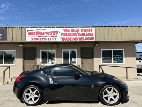 Used 2009 Nissan 370Z Touring RWD image 2