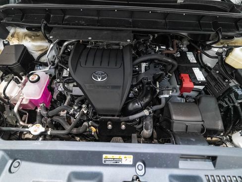 Used 2023 Toyota Highlander XLE FWD image 37