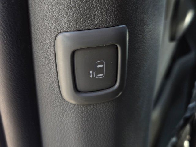 Used 2017 Kia Sedona LX w/ LX Essentials Premium Package FWD image 9