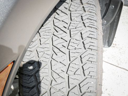 Used 2025 Nissan Frontier PRO-4X w/ Pro Premium Package image 12