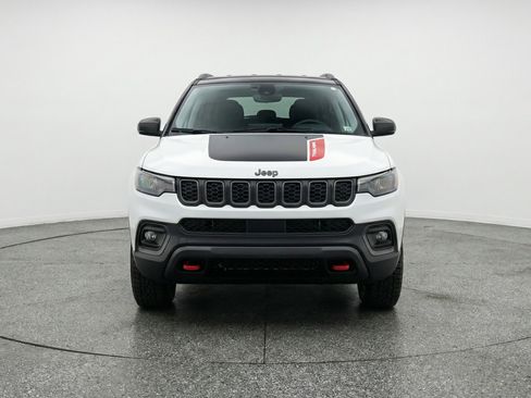 Used 2025 Jeep Compass Trailhawk AWD/4WD image 2