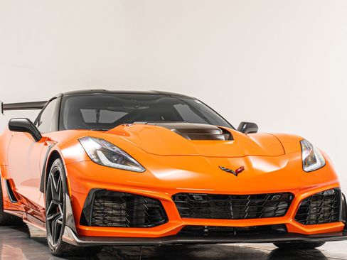 Used 2019 Chevrolet Corvette ZR1 RWD image 3