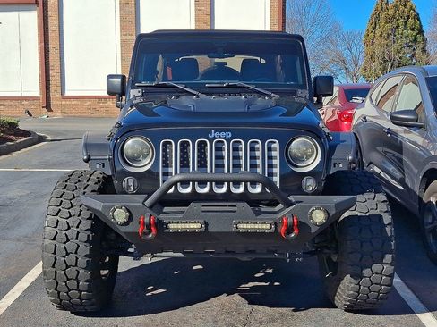 Used 2017 Jeep Wrangler Unlimited Rubicon image 2