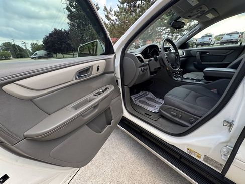 Used 2015 Chevrolet Traverse LT w/ Style and Technology Package AWD/4WD image 10