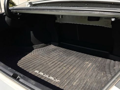 Used 2020 Toyota Camry XLE image 32