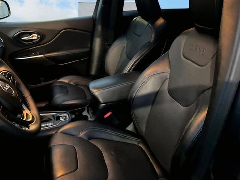 Used 2022 Jeep Cherokee Latitude Lux w/ Sun & Sound Group image 11