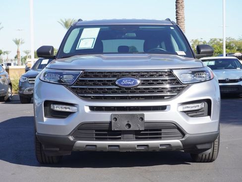 Used 2022 Ford Explorer XLT w/ Equipment Group 202A image 5