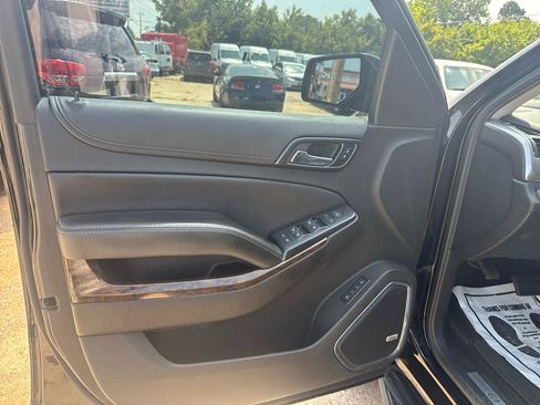 Used 2018 Chevrolet Suburban LT RWD image 9