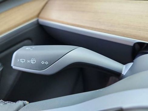 Used 2025 Tesla Model Y Performance image 41