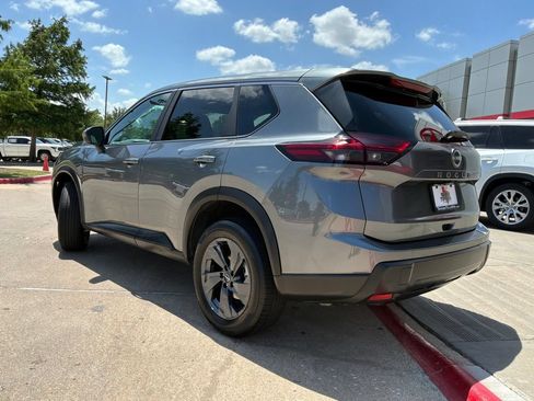 Used 2026 Nissan Rogue SV FWD image 8