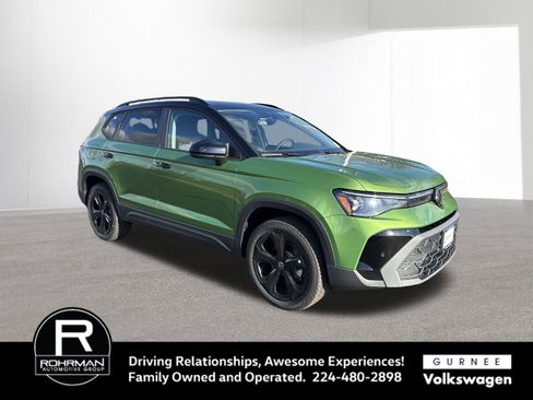 New 2026 Volkswagen Taos SE image 2