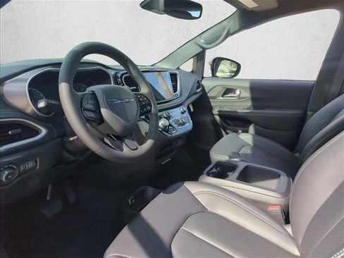 New 2026 Chrysler Pacifica Select image 3