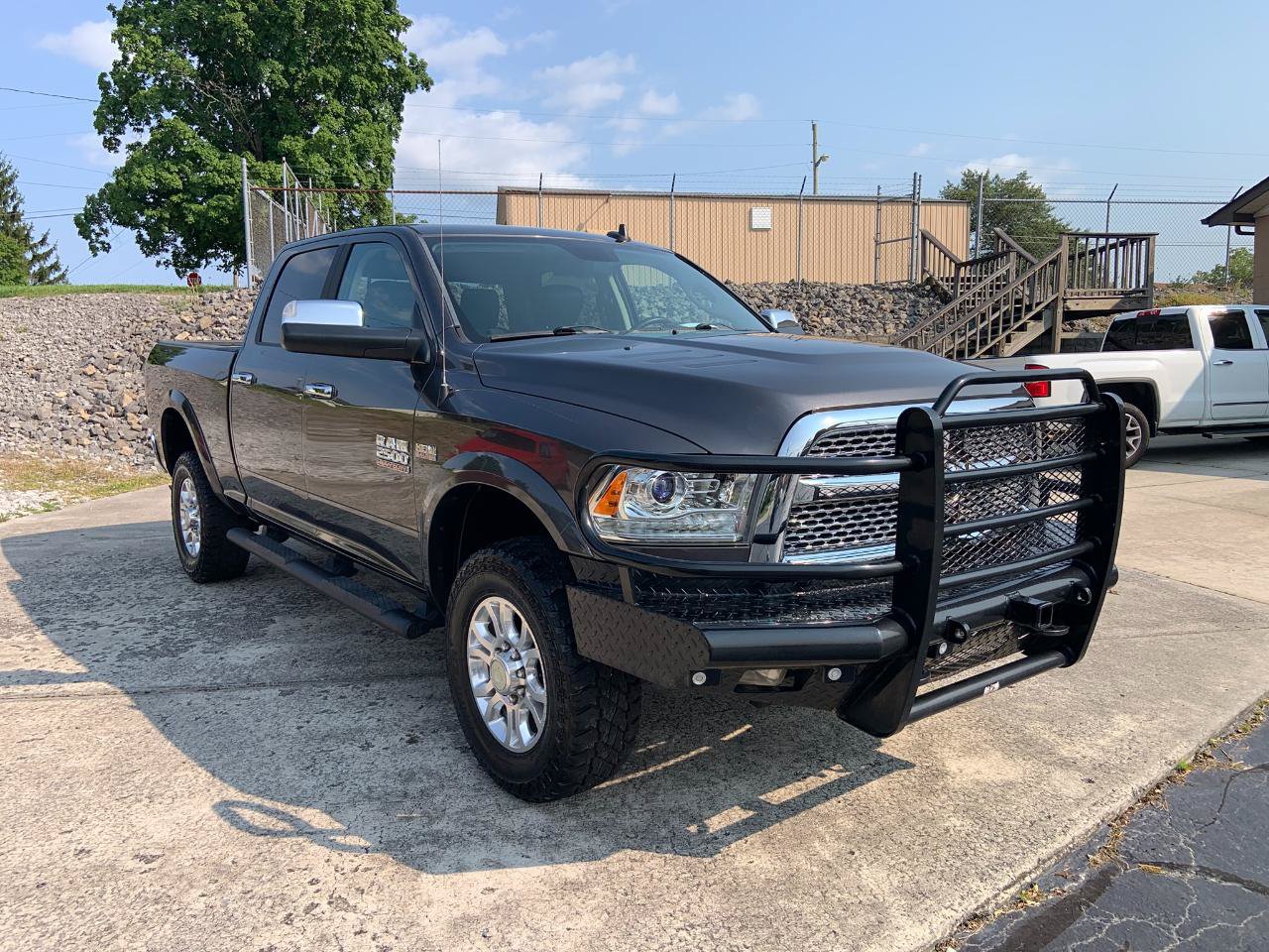 Used 2017 RAM 2500 Laramie AWD/4WD image 2