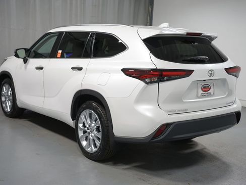 Used 2024 Toyota Highlander Limited image 6