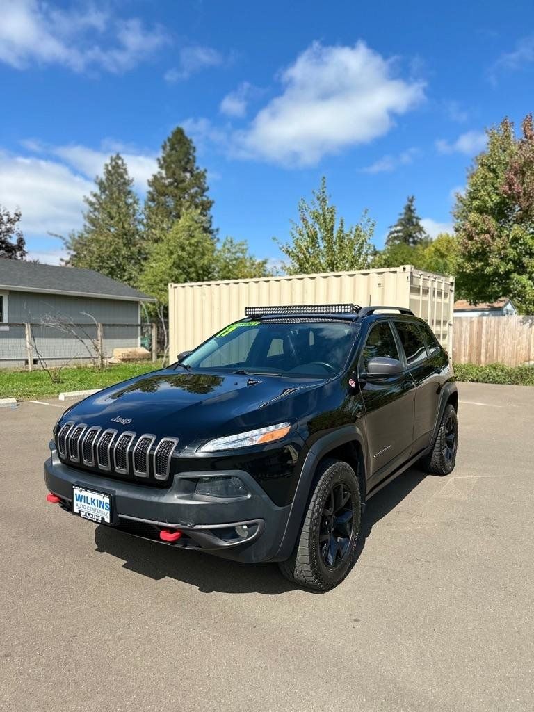 Used 2017 Jeep Cherokee Trailhawk w/ Comfort & Convenience Group AWD/4WD image 1