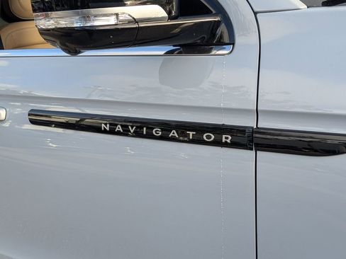 New 2026 Lincoln Navigator Black Label AWD/4WD image 10