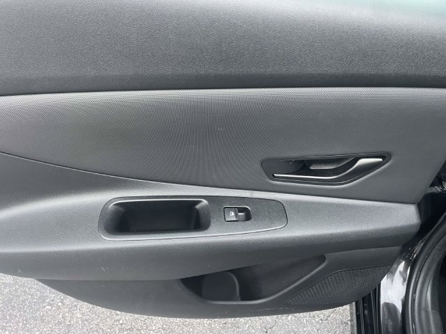 Used 2025 Hyundai Elantra Limited FWD image 13