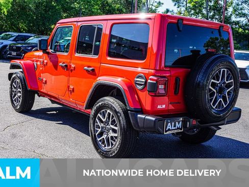 Used 2025 Jeep Wrangler Unlimited Sahara AWD/4WD image 5