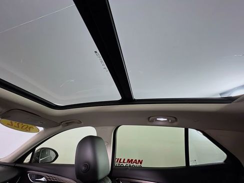 Used 2022 Buick Envision Avenir w/ Technology Package II image 26