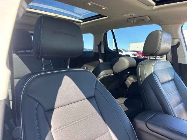 Used 2023 GMC Acadia Denali w/ Denali Technology Package FWD image 31