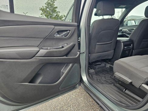 Used 2023 Chevrolet Traverse LT FWD image 25