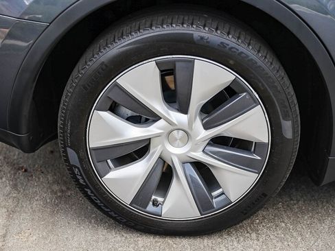 Used 2023 Tesla Model Y Long Range AWD/4WD image 13