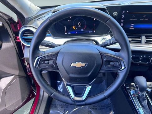 Used 2025 Chevrolet Trax LT w/ LT Convenience Package FWD image 18