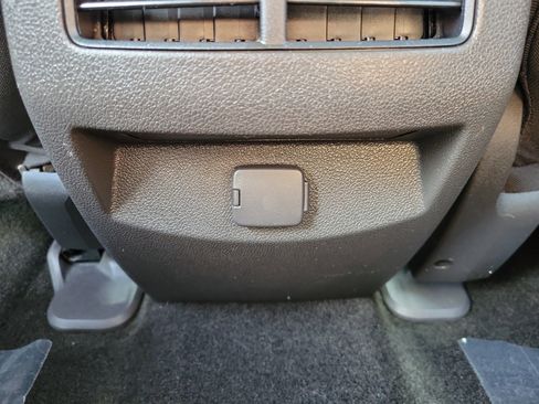 Used 2013 Ford Edge SE image 11