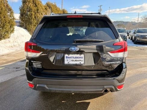 Used 2023 Subaru Forester Premium image 5