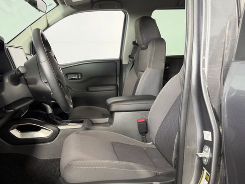 Used 2025 Nissan Frontier SV w/ SV Convenience Package RWD image 17