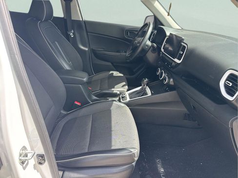 Used 2023 Hyundai Venue Limited FWD image 22