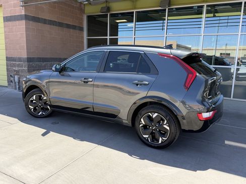 Used 2025 Kia Niro Wind FWD image 5